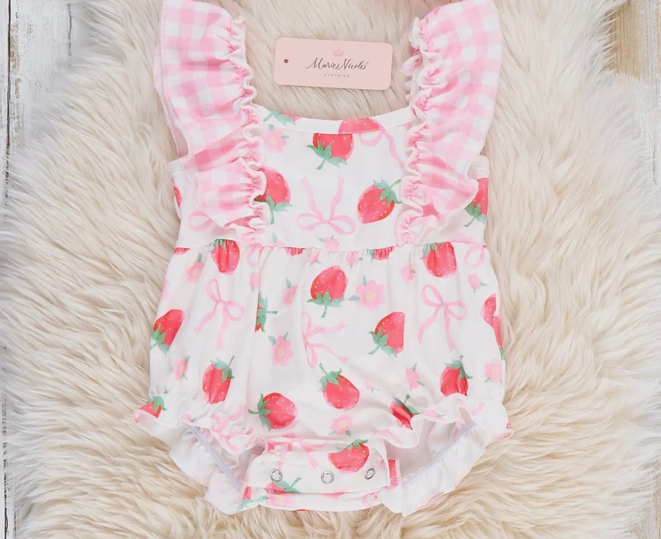 Strawberry gingham ruffle bubble