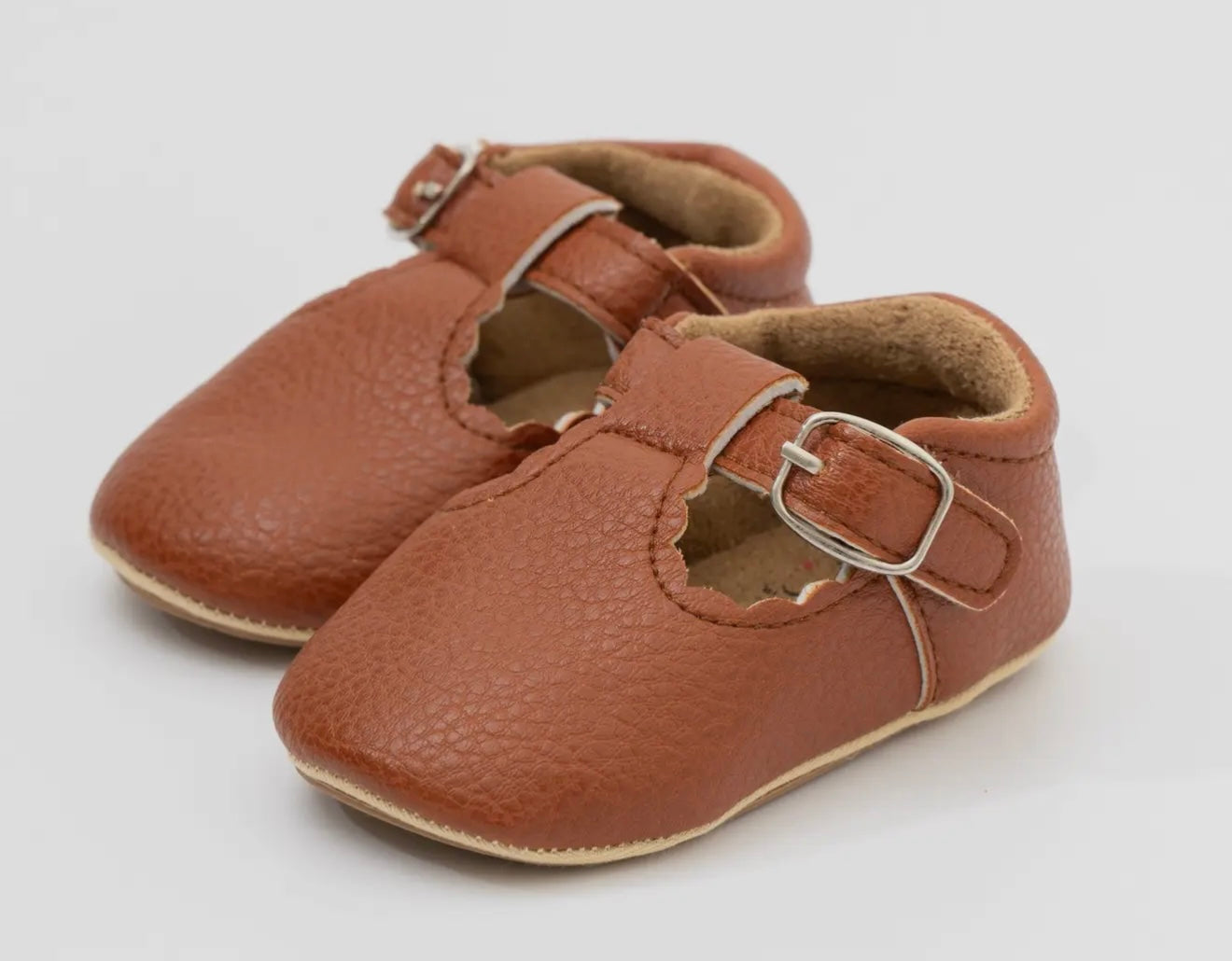 T-strap scalloped buckle shoes brown