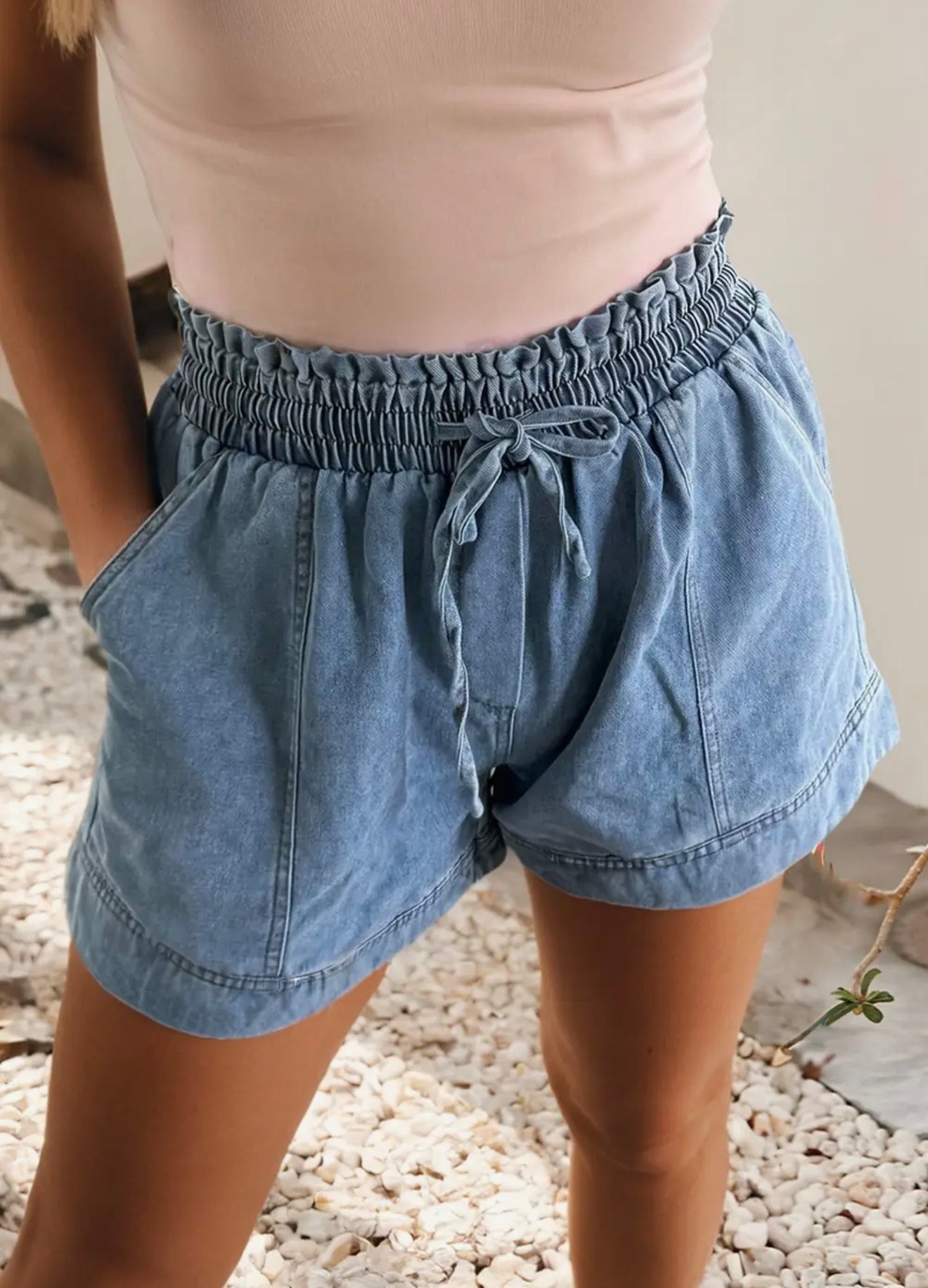 Elastic waist denim shorts